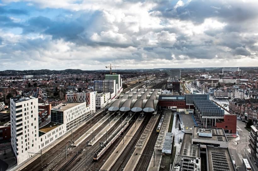 Luchtfoto van het station in Leuven